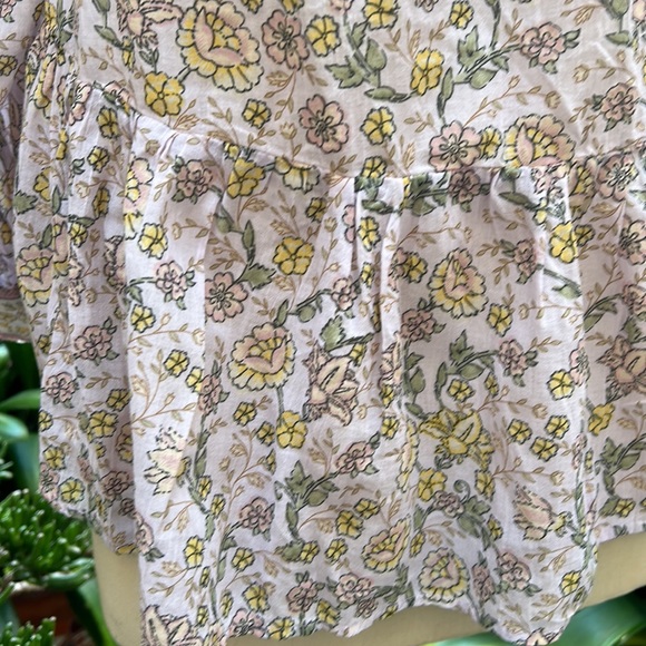 American Eagle flowy top.    Pale purple. Size S     Would easily fit Medium - Picture 5 of 14